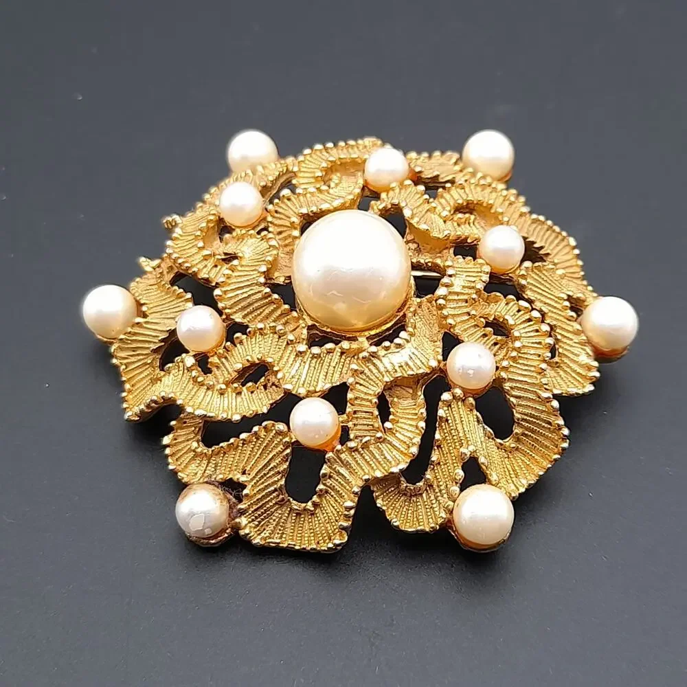 Vintage Faux Pearl Gold Tone Textured 2 1/4 Inch Brooch